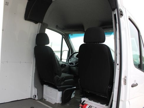 Used 2015 Mercedes-Benz Sprinter 2500 image 10