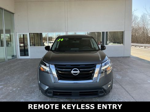 Used 2024 Nissan Pathfinder S image 2