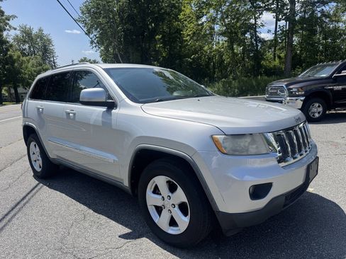 Used 2012 Jeep Grand Cherokee Laredo AWD/4WD image 5