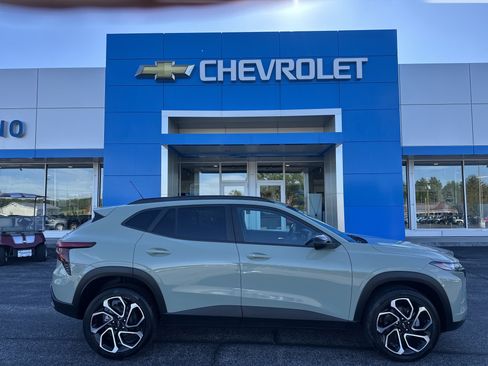 Certified 2024 Chevrolet Trax RS w/ Driver Confidence Package FWD image 1