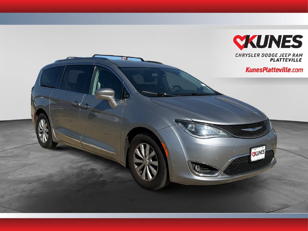 Used 2018 Chrysler Pacifica Touring-L FWD image 1