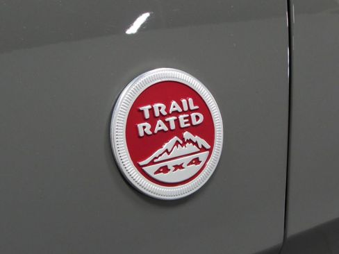 Used 2021 Jeep Grand Cherokee Trailhawk w/ Trailhawk Luxury Group AWD/4WD image 34
