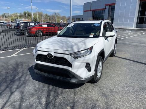Used 2019 Toyota RAV4 XLE w/ Convenience Package image 1
