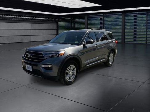 Certified 2023 Ford Explorer XLT w/ Equipment Group 202A image 4