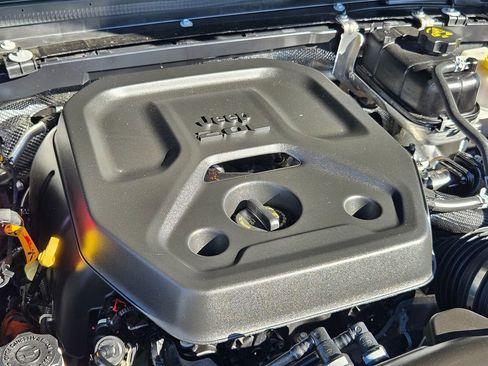 Used 2024 Jeep Wrangler Unlimited Sahara image 39