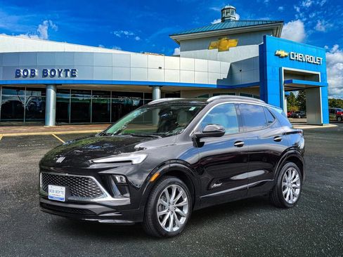 Used 2024 Buick Encore GX Avenir w/ Avenir Convenience Package FWD image 9