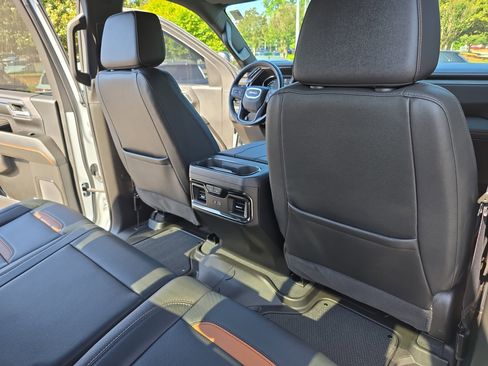 Used 2024 GMC Sierra 2500 AT4 w/ AT4 Premium Plus Package AWD/4WD image 11