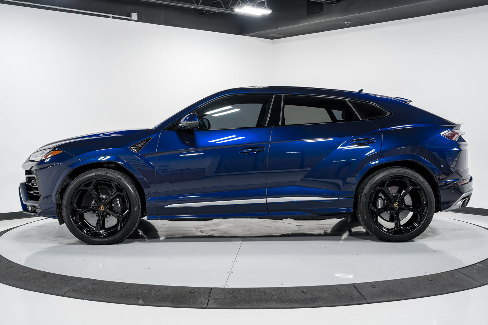 Used 2021 Lamborghini Urus AWD/4WD image 7