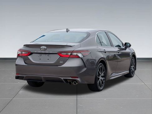 Used 2023 Toyota Camry SE w/ Cold Weather Package FWD image 6