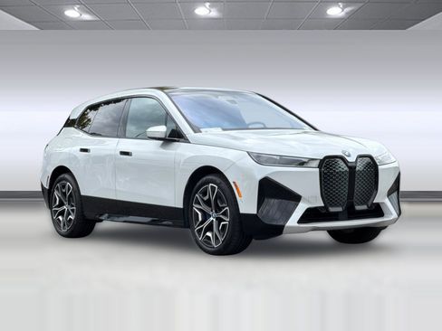 Used 2024 BMW iX xDrive50 w/ Sport Package AWD/4WD image 7