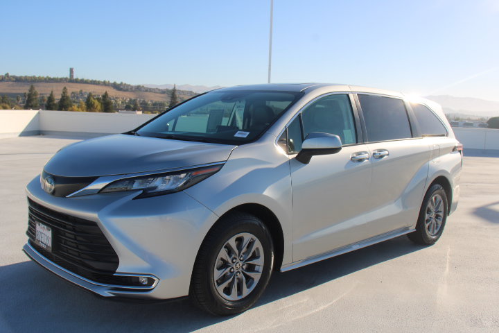 Used 2022 Toyota Sienna XLE FWD image 6