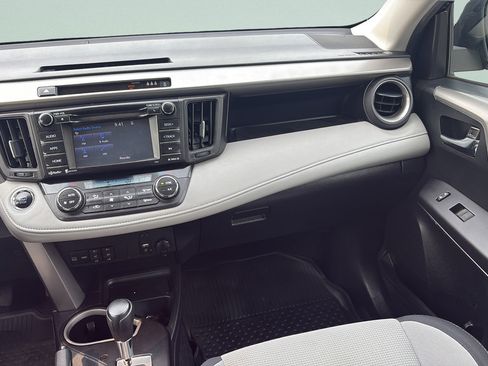 Used 2018 Toyota RAV4 XLE AWD/4WD image 10
