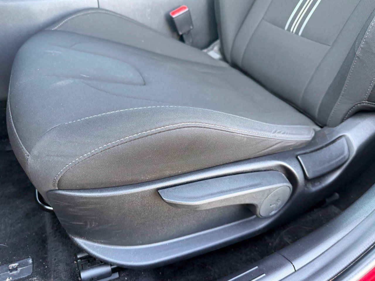 Used 2025 Hyundai Elantra SEL FWD image 23