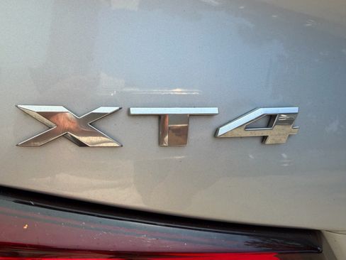 Used 2020 Cadillac XT4 Luxury FWD image 11