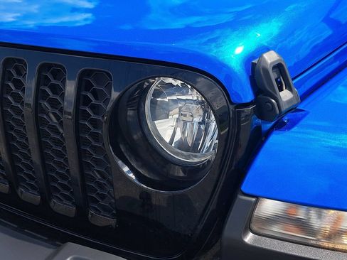Used 2021 Jeep Gladiator Sport AWD/4WD image 28