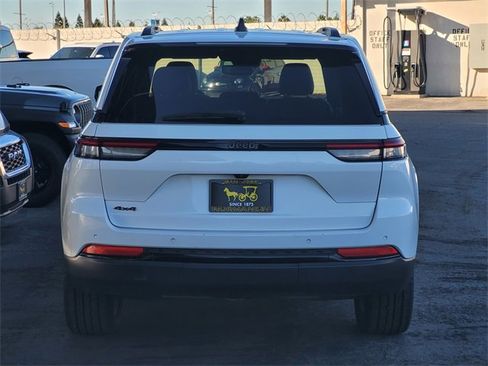 Certified 2023 Jeep Grand Cherokee Altitude image 5