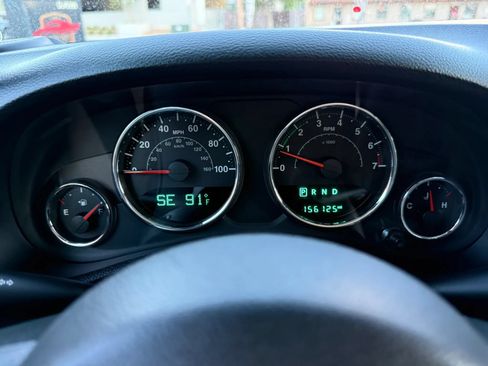 Used 2015 Jeep Wrangler Unlimited Sahara w/ Connectivity Group AWD/4WD image 18