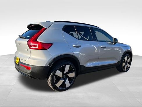 Used 2023 Volvo XC40 Recharge Ultimate image 9