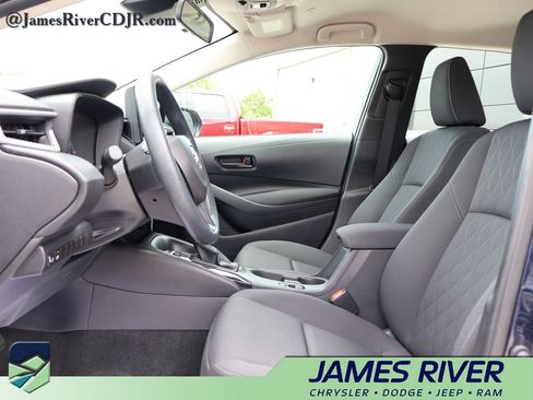 Used 2025 Toyota Corolla LE FWD image 22