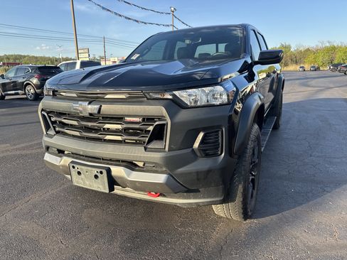Used 2023 Chevrolet Colorado Trail Boss w/ LPO, Dark Essentials Package AWD/4WD image 13