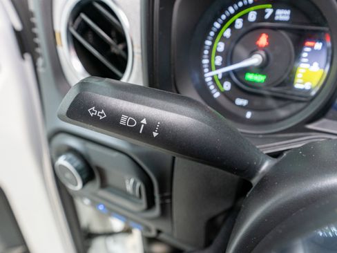 Used 2024 Jeep Wrangler Unlimited Sahara w/ Technology Group AWD/4WD image 29