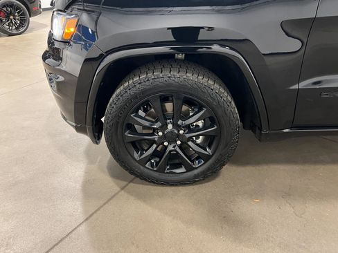 Used 2022 Jeep Grand Cherokee Laredo X image 42