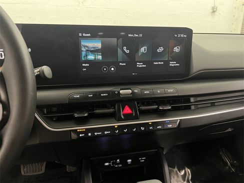 Used 2025 Kia K4 LXS image 17