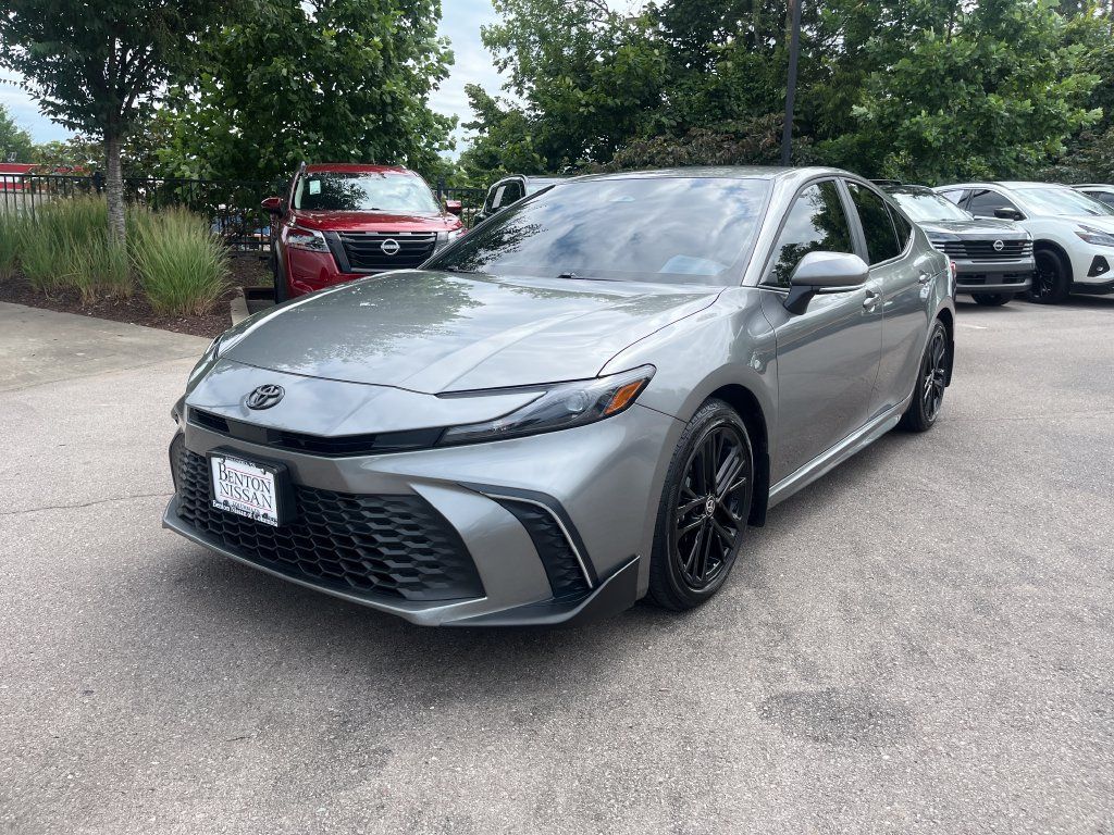 Used 2026 Toyota Camry SE FWD image 4
