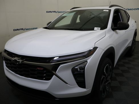 New 2026 Chevrolet Trax RS w/ Sunroof Package FWD image 12