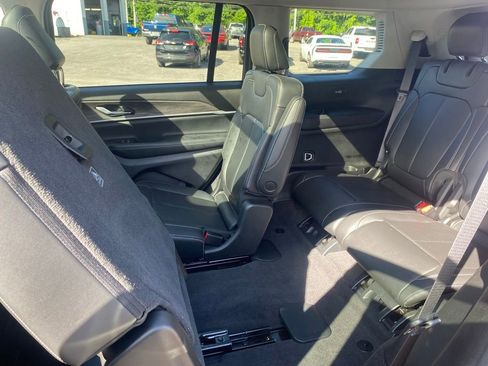 Used 2022 Jeep Grand Cherokee L Limited image 19