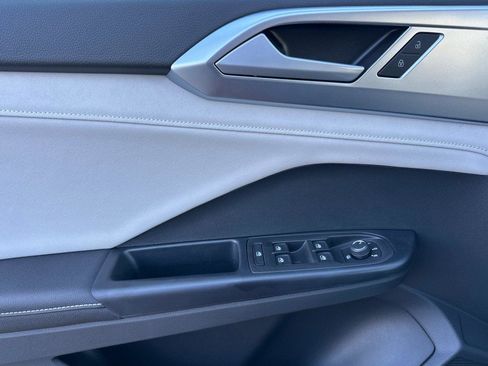 New 2026 Volkswagen Taos SE image 10