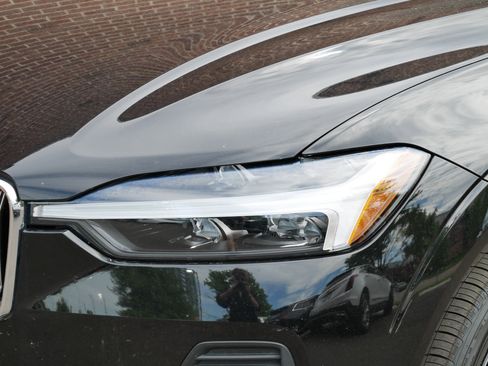 Used 2023 Volvo XC60 T8 Plus AWD/4WD image 5