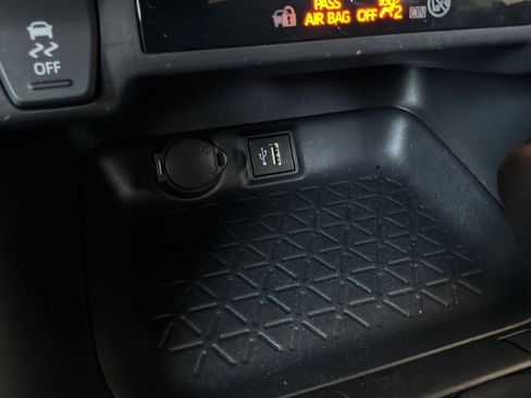 Used 2025 Toyota RAV4 XLE FWD image 25
