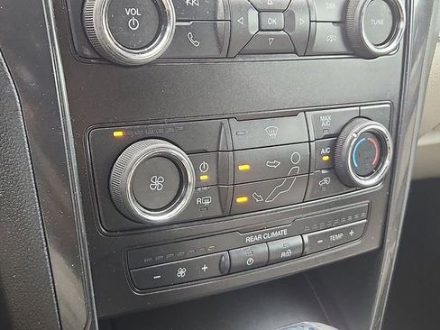 Certified 2019 Ford Explorer FWD image 11