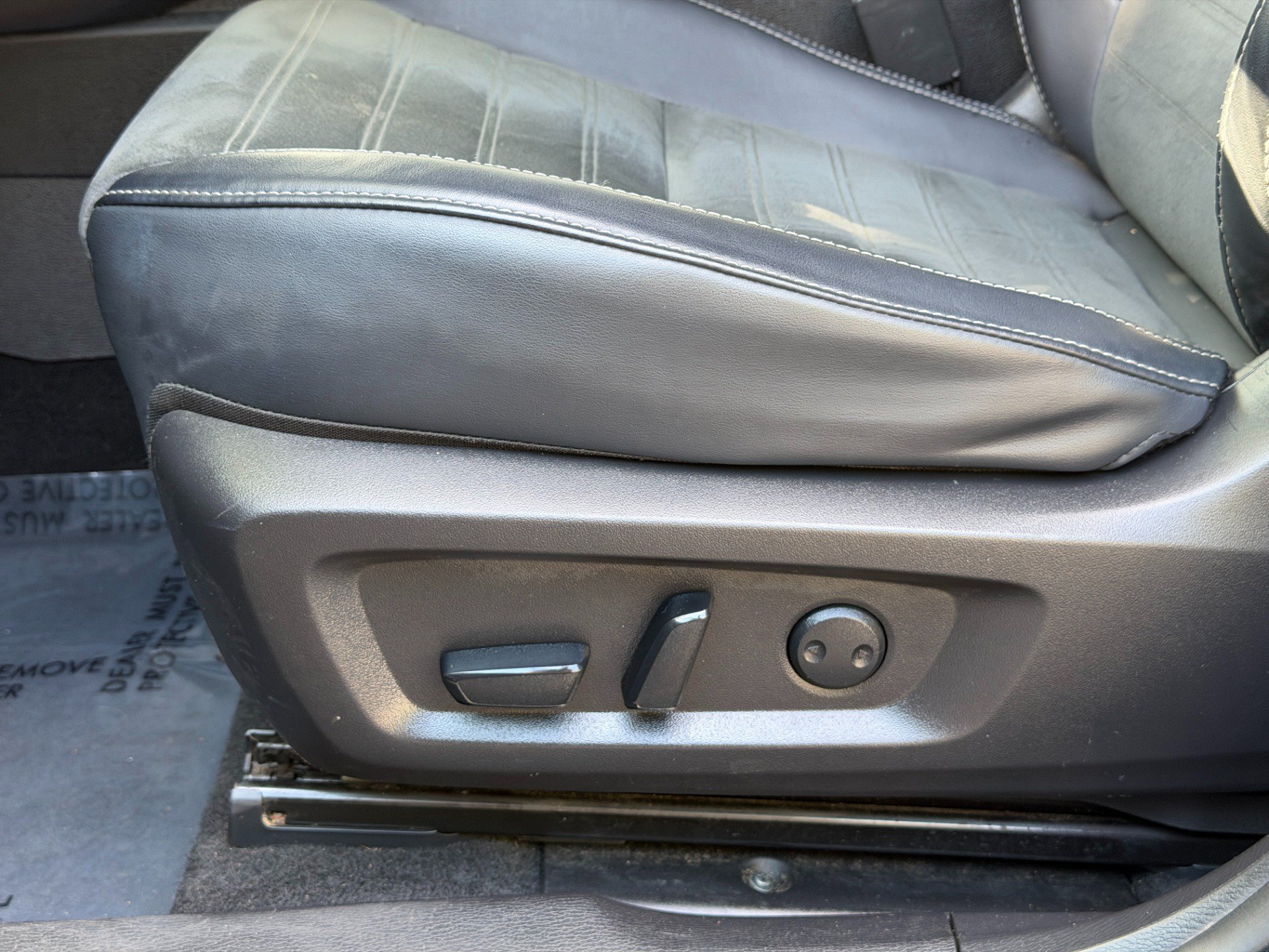 Used 2025 Mitsubishi Outlander SE FWD image 32