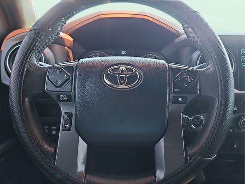 Used 2017 Toyota Tacoma TRD Off-Road w/ Tow Package RWD image 19