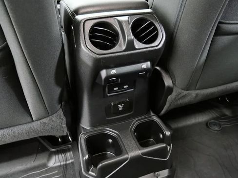 Used 2023 Jeep Gladiator Overland AWD/4WD image 19