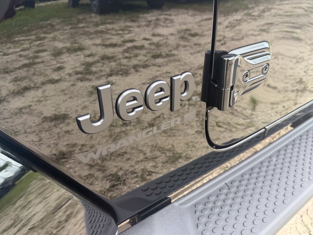 New 2027 Jeep Wrangler Unlimited Sahara AWD/4WD image 31