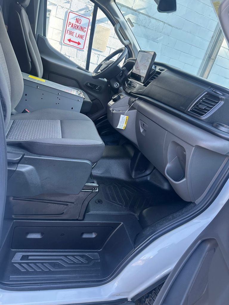 Used 2024 Ford E-Transit Low Roof RWD image 31