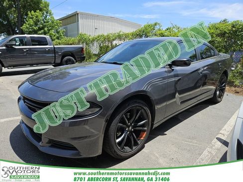 Used 2018 Dodge Charger SXT w/ Blacktop Package RWD image 1