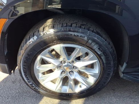 Used 2025 Chevrolet Suburban Premier AWD/4WD image 8