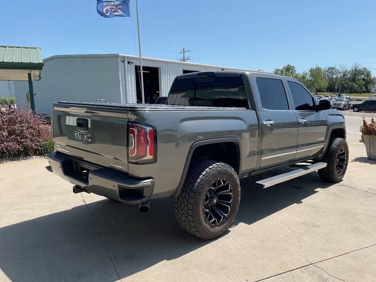 Used 2017 GMC Sierra 1500 Denali w/ Denali Ultimate Package AWD/4WD image 9