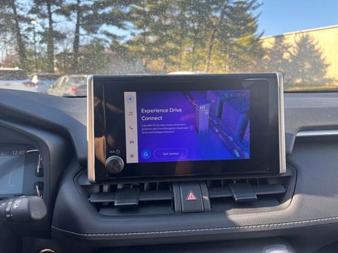 Used 2025 Toyota RAV4 XLE image 21