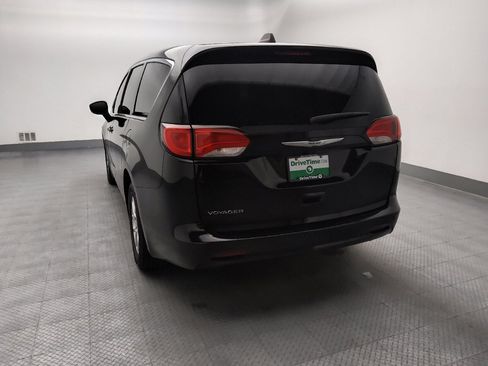 Used 2024 Chrysler Voyager LX FWD image 6