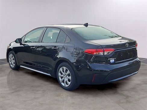 Used 2022 Toyota Corolla LE image 6