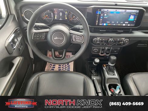 Used 2025 Jeep Gladiator Sport AWD/4WD image 11