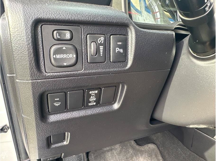 Used 2015 Toyota 4Runner Limited AWD/4WD image 24
