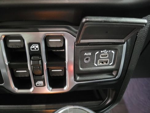 Used 2023 Jeep Wrangler Unlimited Sahara AWD/4WD image 54