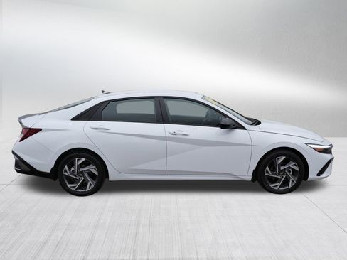 Certified 2025 Hyundai Elantra Sport image 8