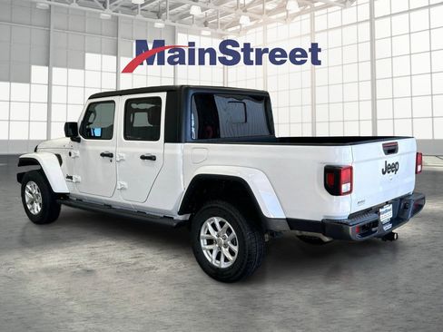 Used 2023 Jeep Gladiator Sport image 3